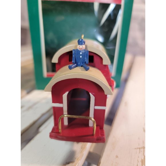 Hallmark christmas caboose 1989 santa train - Picture 4 of 6